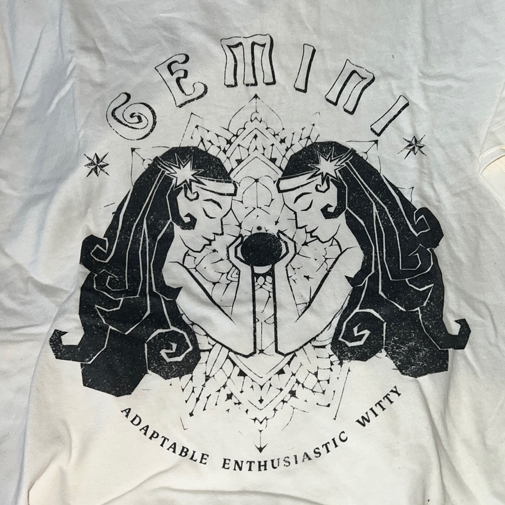 NWT Grayson/ Threads (2x) Gemini Adaptable Enthusiastic Witty Plus Size Tee